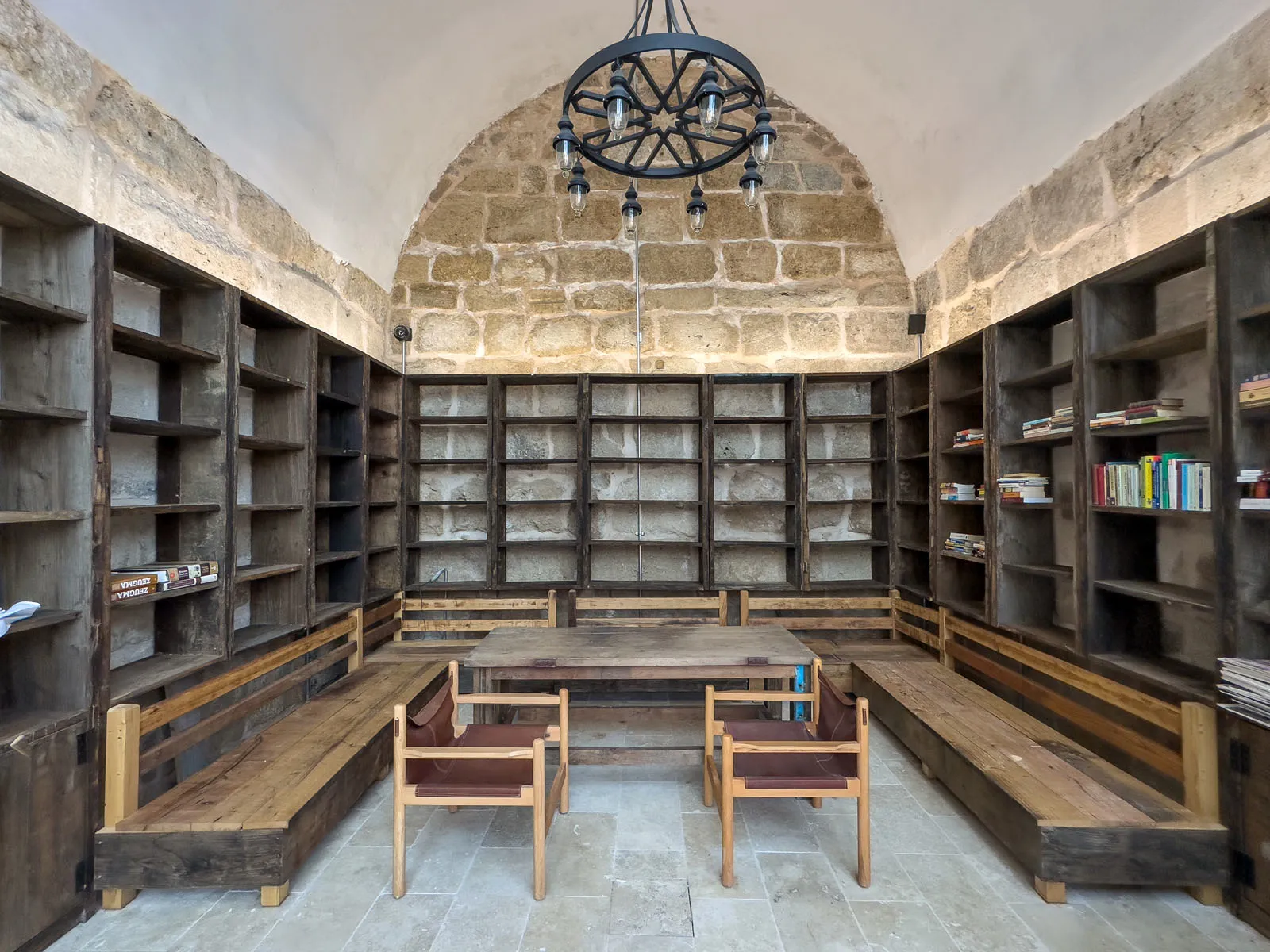 Obruk Kervansaray Museum Hotel - Library - Image 2