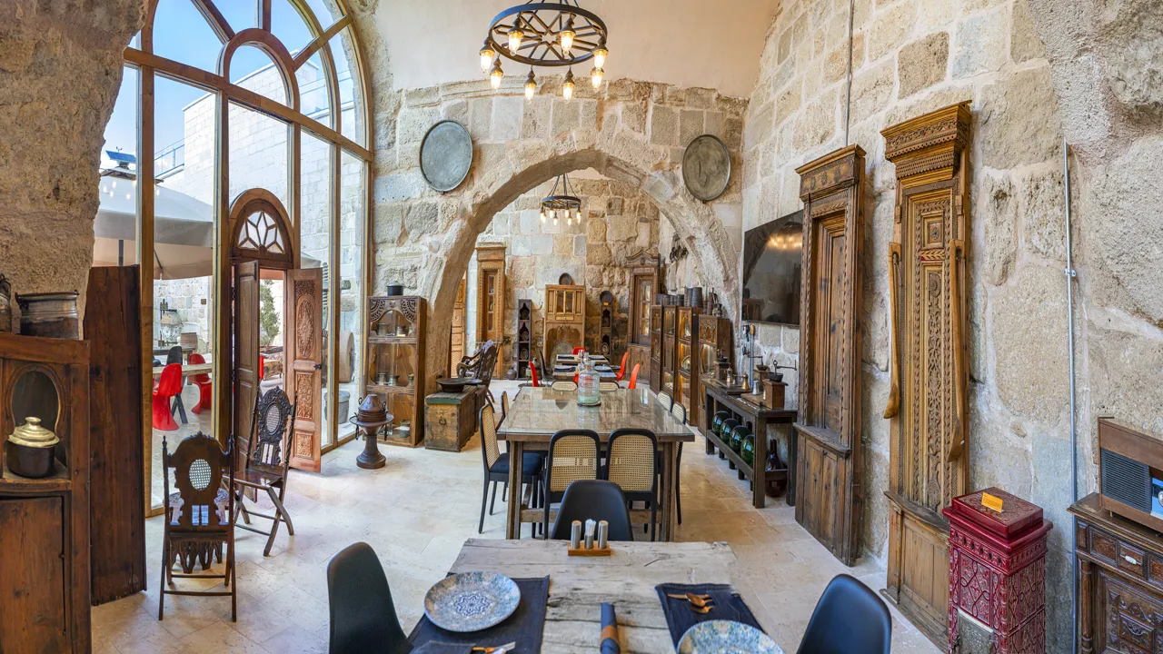 Restaurant & Cafe